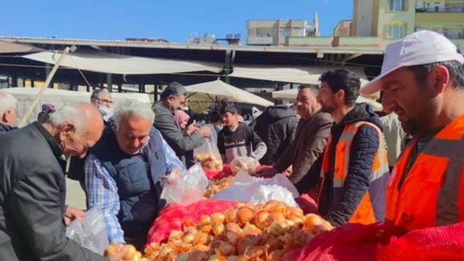 Vatandaş, "Bu zamları pazarcılar yapıyor!" dedi. Sizce zamların sorumlusu pazarcılar mı?