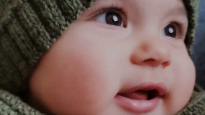 Telefonunuzun ana ekranında hangi görsel var?