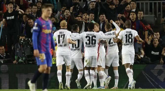 Barcelona 2 - 3 Eintracht Frankfurt! Barcelona Avrupa Ligine veda etti! Ne düşünüyorsunuz?