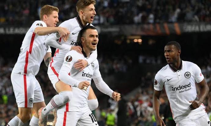 Barcelona 2 - 3 Eintracht Frankfurt! Barcelona Avrupa Ligine veda etti! Ne düşünüyorsunuz?