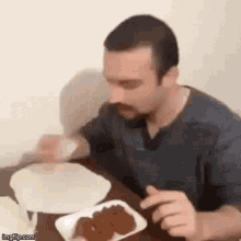 Mercimek köftesi mi, çiğ köfte mi?