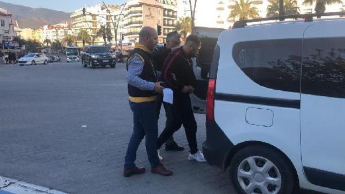 Bir yerde içi para dolu çanta bulsanız ne yaparsınız?