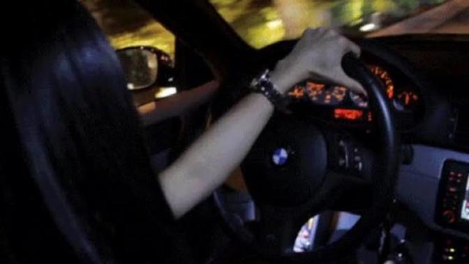 Araba kullanmak gece mi yoksa gündüz mü daha güzeldir?