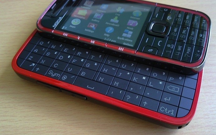 Elinde ya da bildiği bir yerde Nokia 5730 XpressMusic olan var mı?