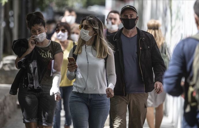Toplu alanlarda maske takmaya devam ediyor musunuz?