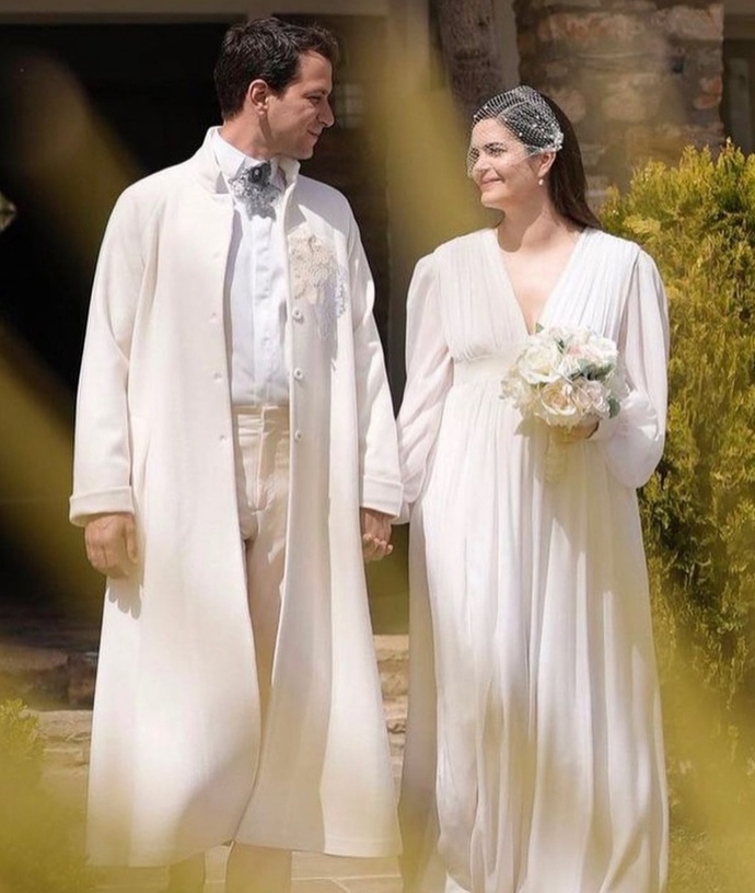 Selahattin Paşalı ve Lara Tümer çifti sade bir törenle evlendi. Sade nikah törenleri daha güzel değil mi😍?