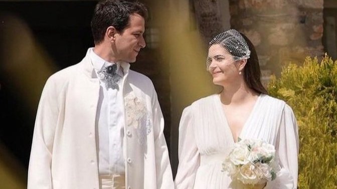 Selahattin Paşalı ve Lara Tümer çifti sade bir törenle evlendi. Sade nikah törenleri daha güzel değil mi😍?