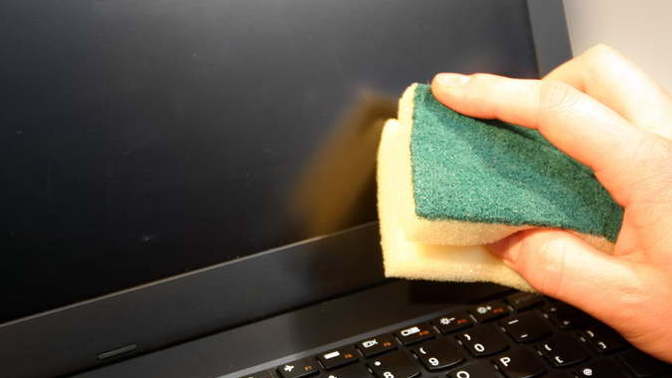 Laptop ekran camı kaç günde bir silinmelidir?