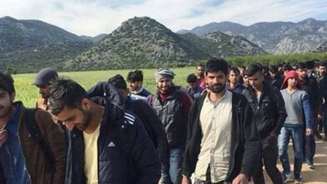 Milyonlarca göçmen ülkelerine dönmeli mi yoksa Türkiye'de kalmalı mı?
