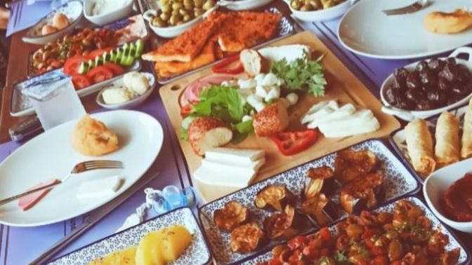 Kahvaltı etmeyi mi yoksa hazırlamayı mı seversiniz?