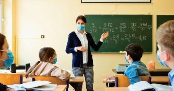 Sizce Türkiyede eğitime çok fazla ara verilmiyor mu?