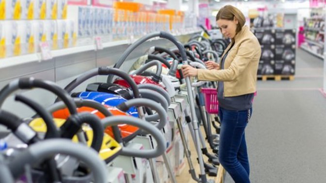 Hüüüp diyip içine çeken çok güçlü elektrik süpürgesi tavsiye edebilen var mı?
