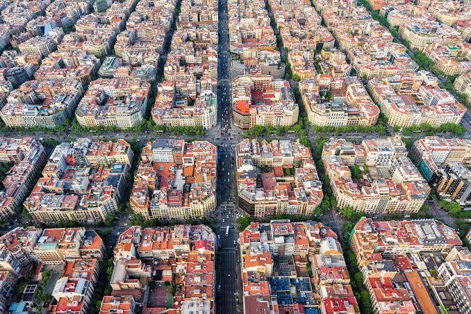 Barcelona'ya iki biletin var. yanına kimi alırsın?