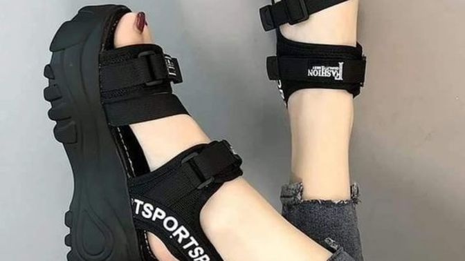 Yaz aylarında terlik mi, sandalet mi giymeyi tercih edersiniz?