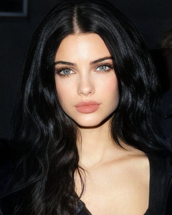 Yüz güzelliği anne ve babamızdan aldığımız genlere bağlı mı sizce?