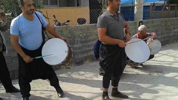Arkadaşıma gideceğim bu elbise nasıl?