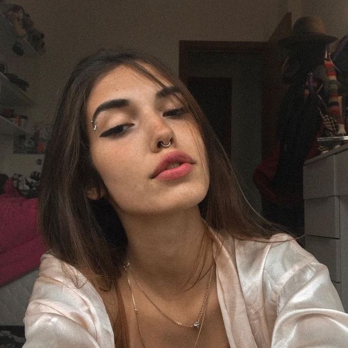 Hangi kaş piercing daha estetik?
