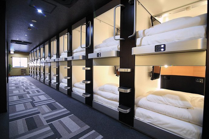 Japonyada bir kapsül otel