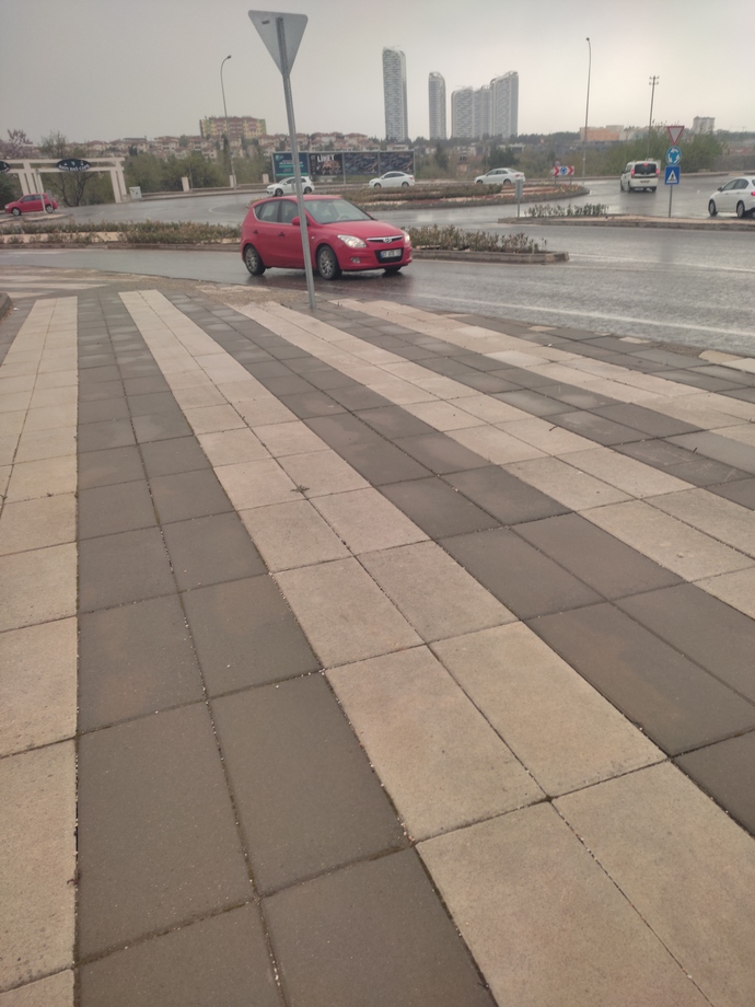 Yağmurlu havada yürümeyi sever misiniz?