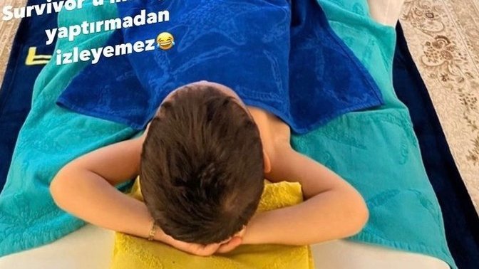 Alişan’ın 3 yaşındaki oğlu Burak, Survivor izlerken masaj yaptırıyormuş. Tahmini bu keyfi ne zaman yaşarız?
