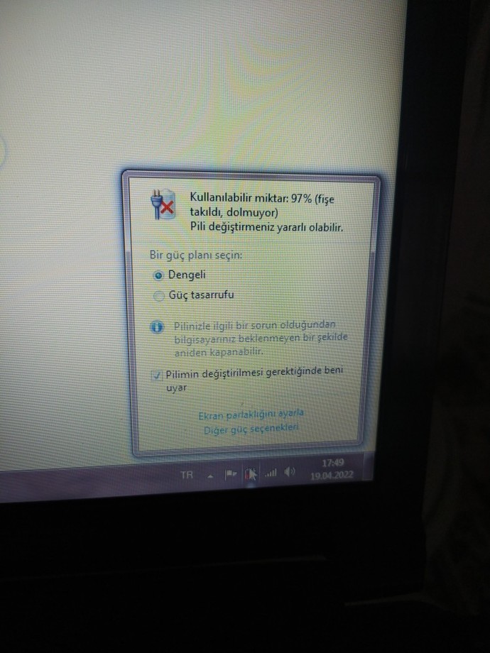 Windows 7, Pili değiştirmeniz yararlı olabilir. uyarısının çözümü nedir?