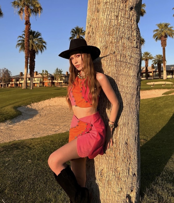 Coachella Festivalinin en en favori kombinleri! Sen en çok hangi kombini beğendin❤️‍🔥?