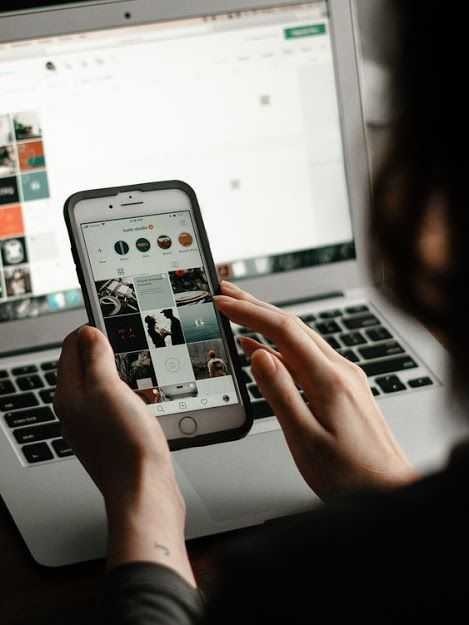 Uyuyacağım deyip sosyal medyada aktif olan sevgiliye ne yapmalı?