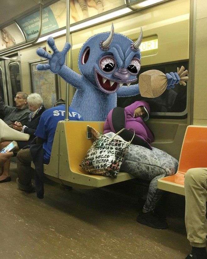 Metroda böyle bir canavar ile karşılaşsanız ne yapardınız?