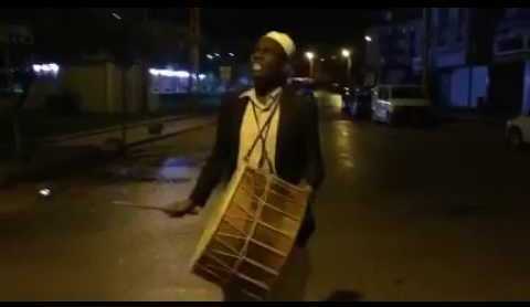 Davulcuya kapıyı açmayınca dayak yedi! Davulcuya kapıyı açıyor musunuz?