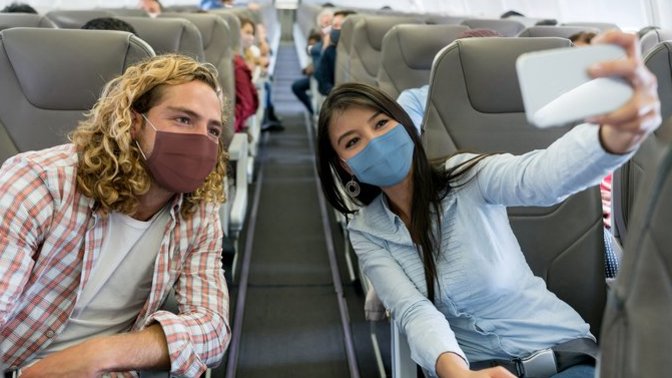 Uçak içinde ve havalimanlarında maske kullanımının kalkacağına dair söylentiler var? Siz yine de kullanmaya devam eder misiniz?