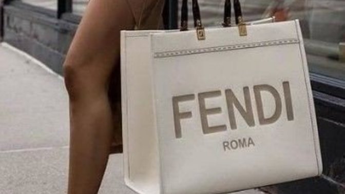 Kombinde çanta büyüklüğü kişinin boyuna göre olmalı mıdır?
