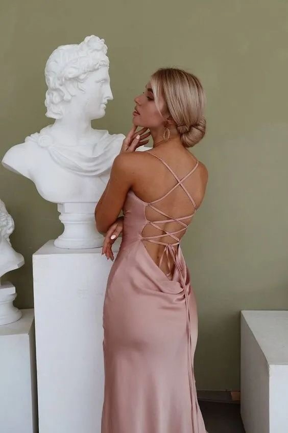 Yakın arkadaşımın kınasında nasıl bir şey giymeliyim?