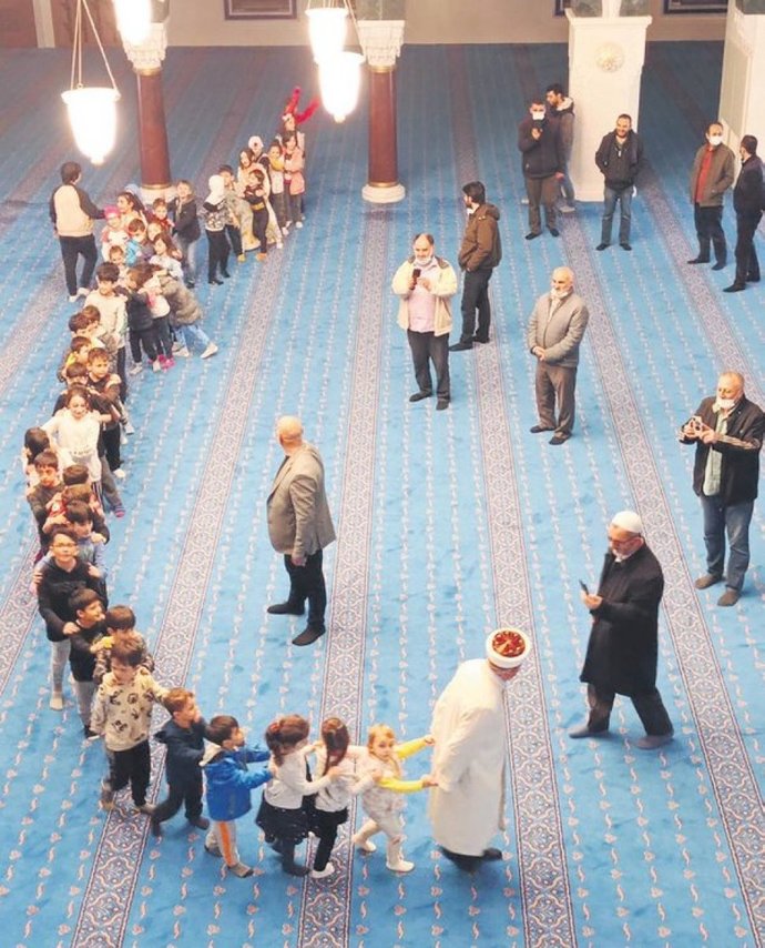 Bella Hadidin sosyal medyada cami paylaşması çok tatlı değil mi?