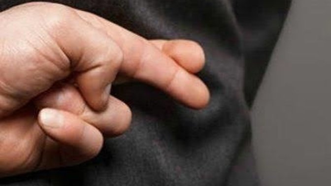 İnsan en çok kendine mi yalan söyler yoksa çevresine mi?