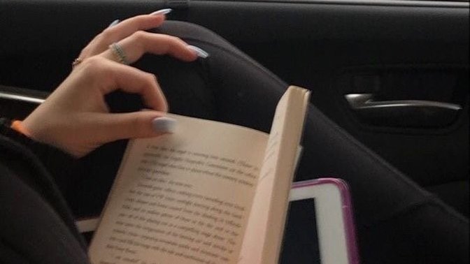 Seyahat ederken müzik dinleyen misin kitap okuyan mı?