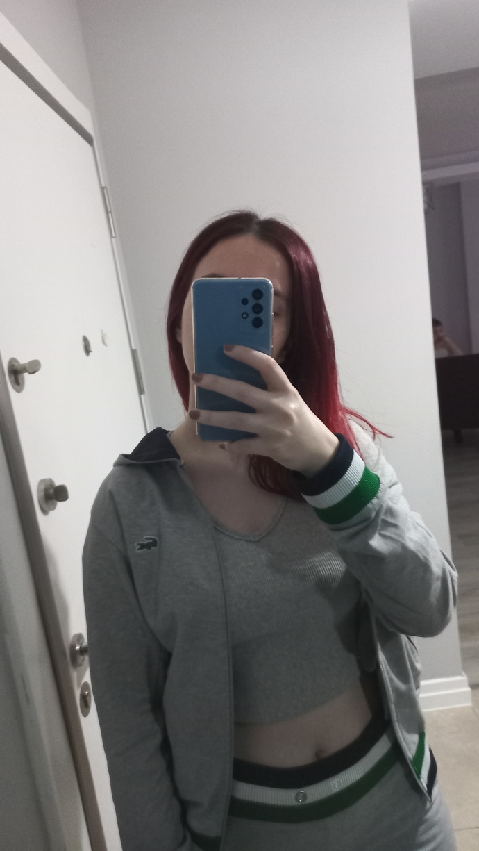 Bu kombinle üniversiteye gidilir mi bence olmadı ama özellikle hırkayı giymek istiyorum nasıl kombinlerim size bunuuu?