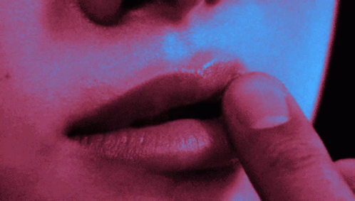 Dolgun dudaklar bir kadını seksi yapmaya yeter mi?