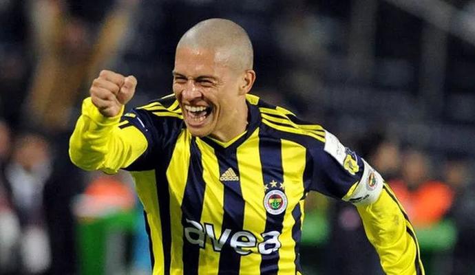Fenerbahçe'nin genç yeteneği Arda Güler sizce Fenerbahçe efsanesi Alex gibi başarılı olur mu?