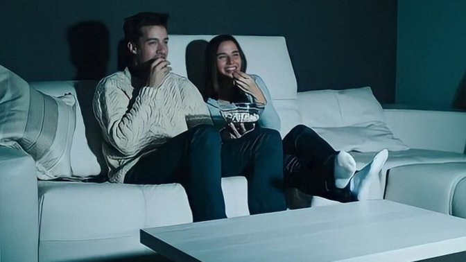 Sinemada mı daha rahat film izlersin yoksa evde mi?