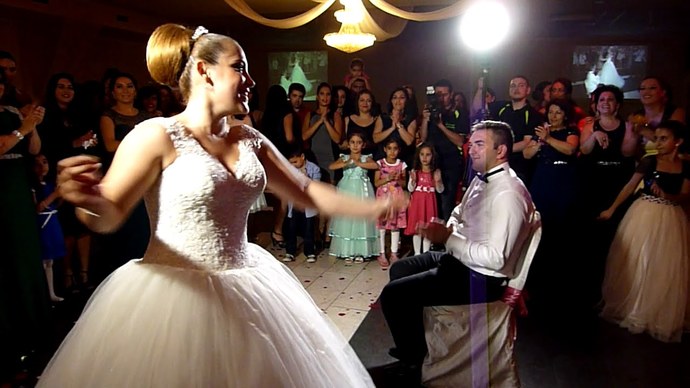 Kalabalık bir düğün mü yoksa sade bir nikah mı?