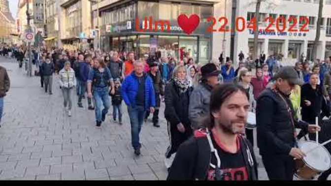Almanya Ulm de halk davul calarak hükumeti istifaya cagirdi ne düsünüyrosunuz?
