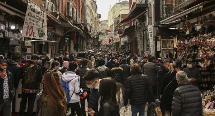 Araştırma: Her 10 kişiden 4ü aileden maddi destekle ayakta kalabiliyor. Siz ailenizden destek alıyor musunuz?