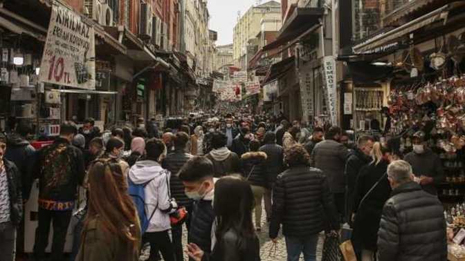 Araştırma: "Her 10 kişiden 4'ü aileden maddi destekle ayakta kalabiliyor." Siz ailenizden destek alıyor musunuz?