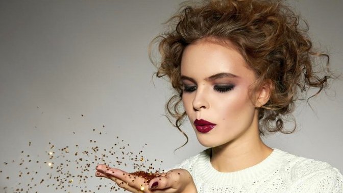 Ağır makyaj güzelliği ortaya mı çıkartır yoksa gölgeler mi?