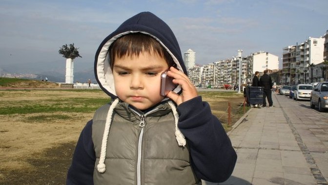 Bugün 23 Nisan. Çocukken ailenizden telefon ister miydiniz?