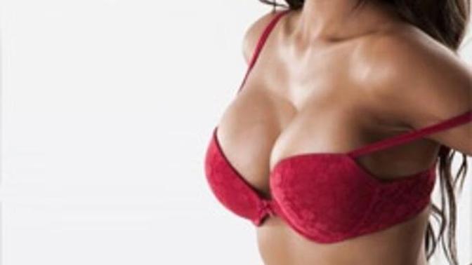 Büyük göğüsler mi daha ilgi çekici ve seksi yoksa küçük göğüsler mi?