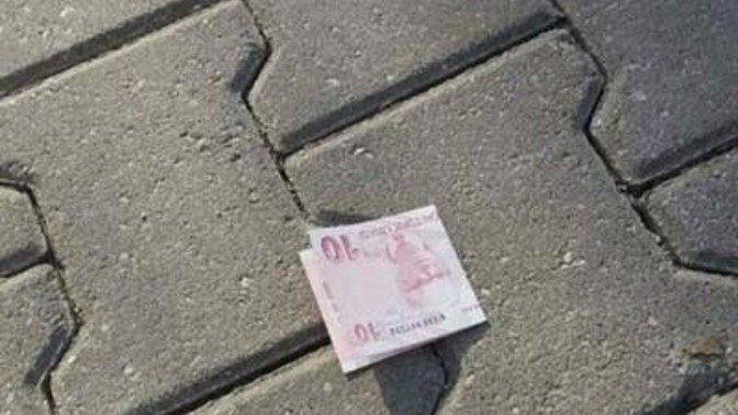 Şu son 2 senedir yerde hiç para bulan var mı?