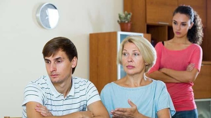 Kaynananız sizinle balayına gelmek istese ne tepki verirdiniz?