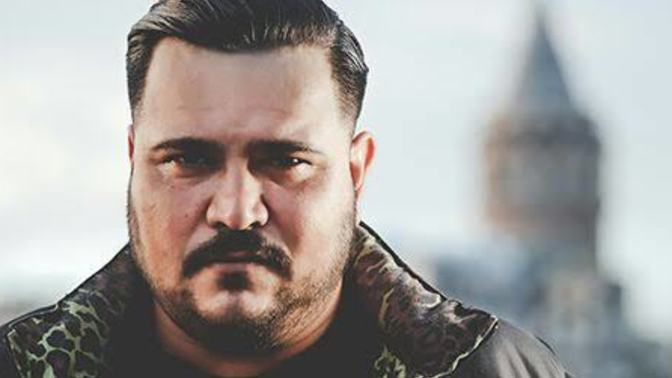 Sevdiğiniz bir şarkıdan, bir mısra yazar mısınız?