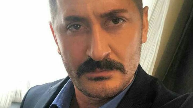 Kızlar, Murat Han çok yakışıklı, karizmatik, sempatik, hoş, iyi, nazik, centilmen, duygusal bir adam değil mi?